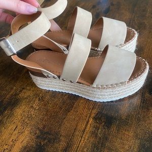 Platform Sandals, Womens 5 1/2, Tan color